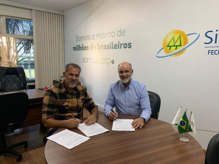 SINTRACOOP-DF ASSINA CONVENÇÃO COLETIVA DE TRABALHO 2025