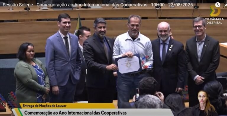 COOPERATIVISMO EM DESTAQUE: SINTRACOOP-DF RECEBE MOÇÃO DE LOUVOR NA CÂMARA LEGISLATIVA DO DF